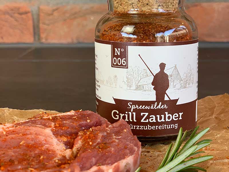 Grillfleisch würzen mit dem Grill Zauber Gewürz