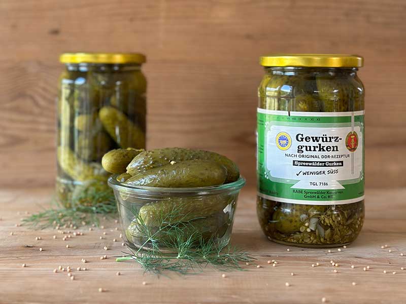 Gewürzgurken nach DDR Rezept mit frischen Kräutern von Spreewald Rabe