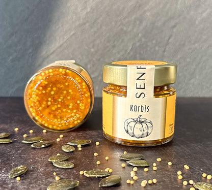 Kürbissenf mit Kürbiskernen und Senfkörnern